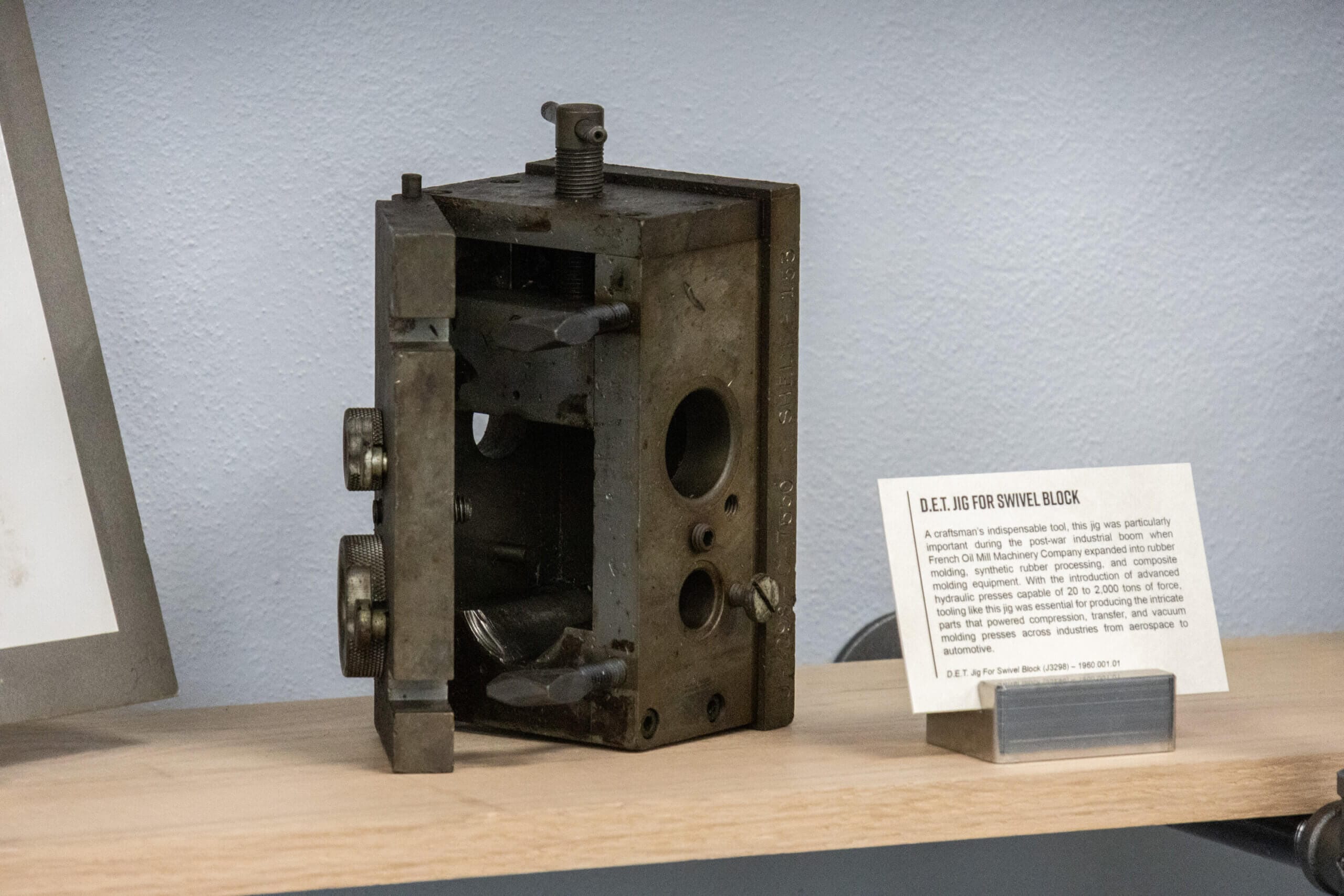 jig_for_swivel_block Machinist's jig J3298 for positioning swivel blocks during machining, in The French Museum.